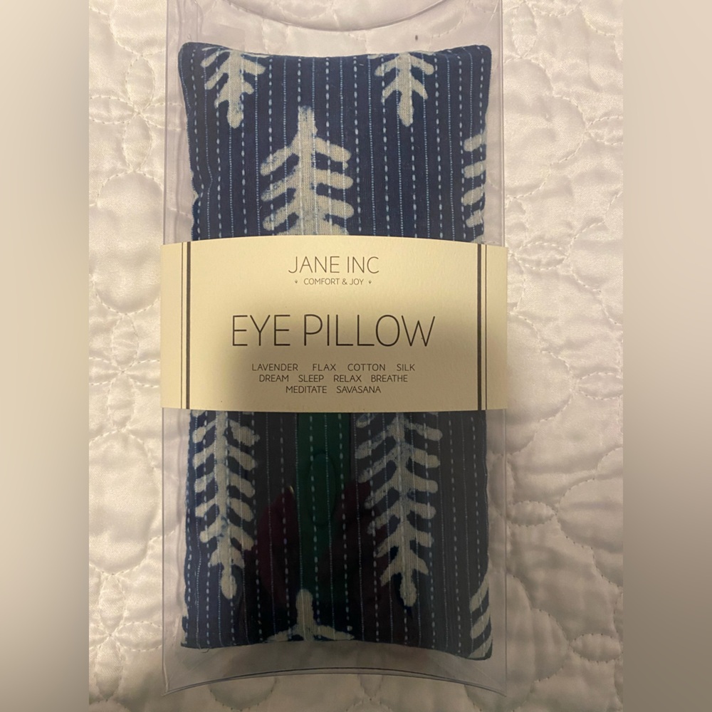 Jane Inc Blue Eye Pillow with lavender scent. New & in good condition. - Picture 2 of 6